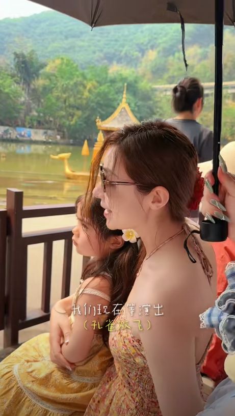 ！麦迪娜穿泳装美呆了4岁女儿颜值真的高九游会·j9网站姜潮一家人在云南旅游(图2)