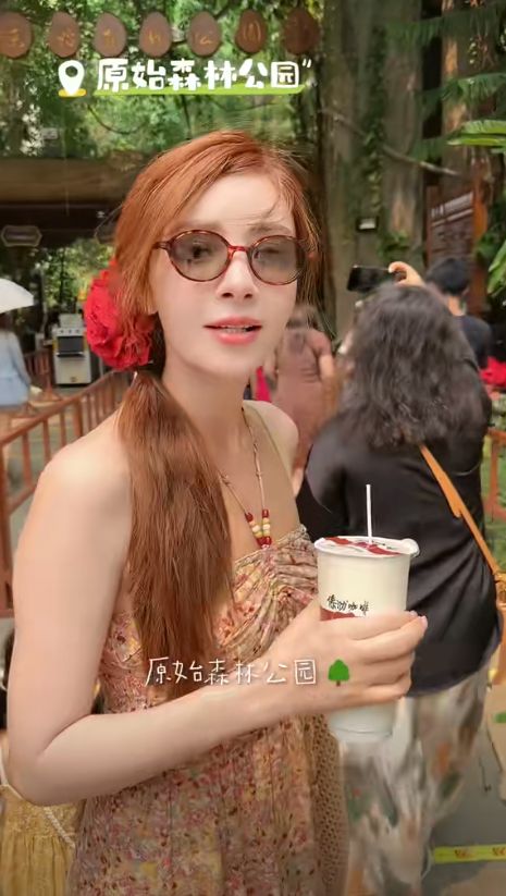 ！麦迪娜穿泳装美呆了4岁女儿颜值真的高九游会·j9网站姜潮一家人在云南旅游(图11)