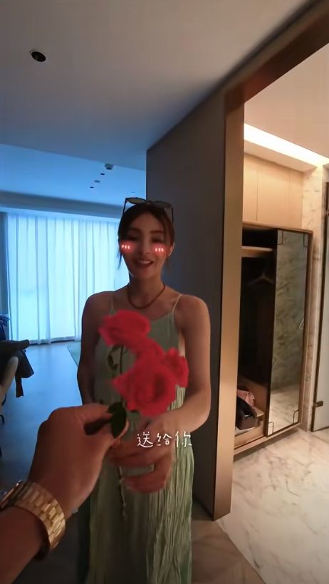 ！麦迪娜穿泳装美呆了4岁女儿颜值真的高九游会·j9网站姜潮一家人在云南旅游(图8)
